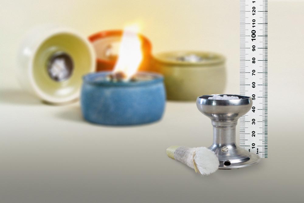 Mittelgro�er Brenner ( Dochthalter ) f�r Schmelzlichter 5,2 cm hoch