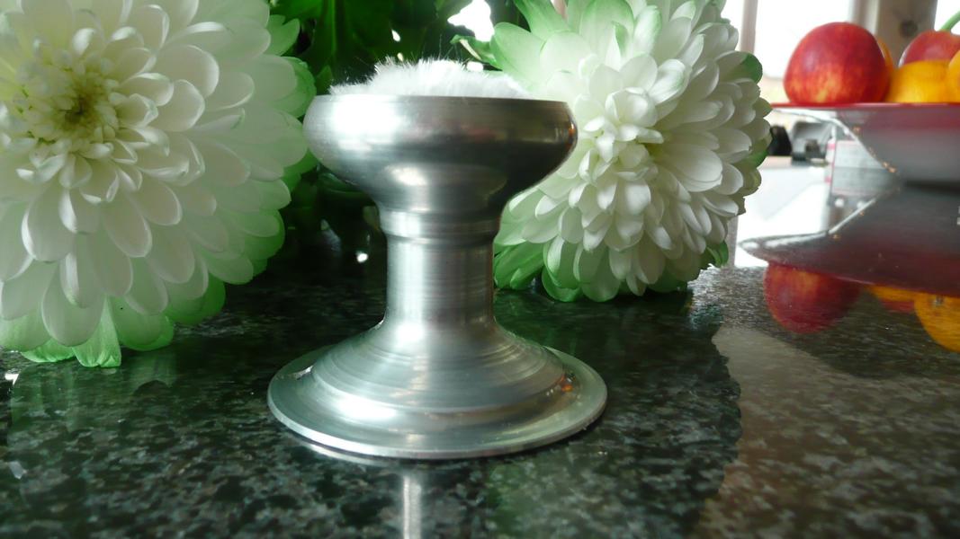 Mittelgro�er Brenner ( Dochthalter ) f�r Schmelzlichter 5,2 cm hoch