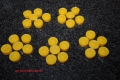 50 Teelichte ohne H�llen ( mit 3 Teelichtgl�sern ) handgegossen 100% Bienenwachs